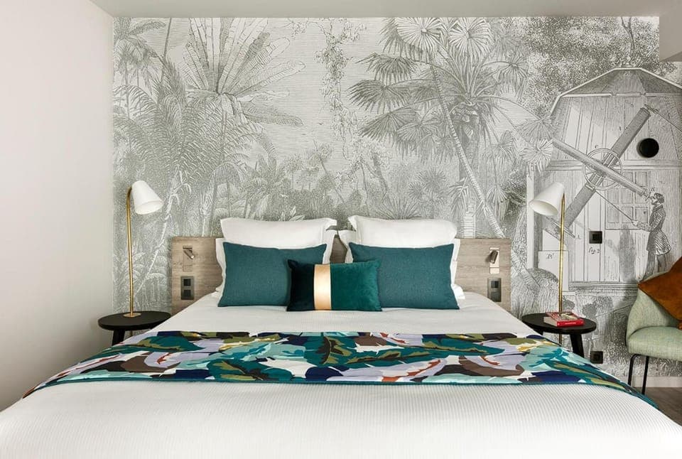 Bed, Photo of the whole room, Decorative detail, Bedroom