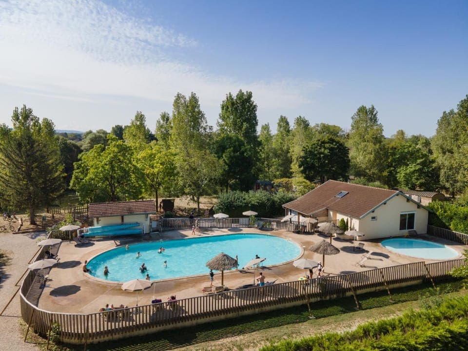 Property building, Day, Swimming pool