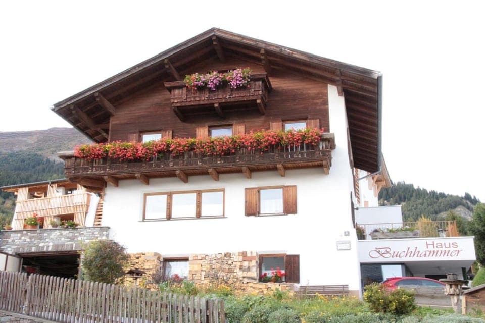 Property building, Staff, Facade/entrance, People, Property logo or sign, Horse-riding, Ski School, Skiing, Tennis court, Hiking, Cycling, Guests, Garden view, Mountain view, Sports, children, young children, older children, group of guests, Certificate/Award, Family