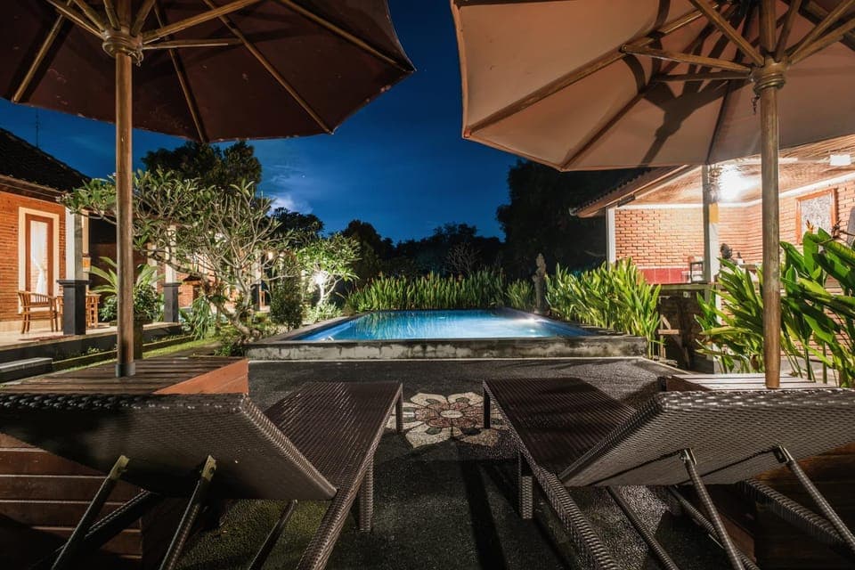 Property building, Swimming pool