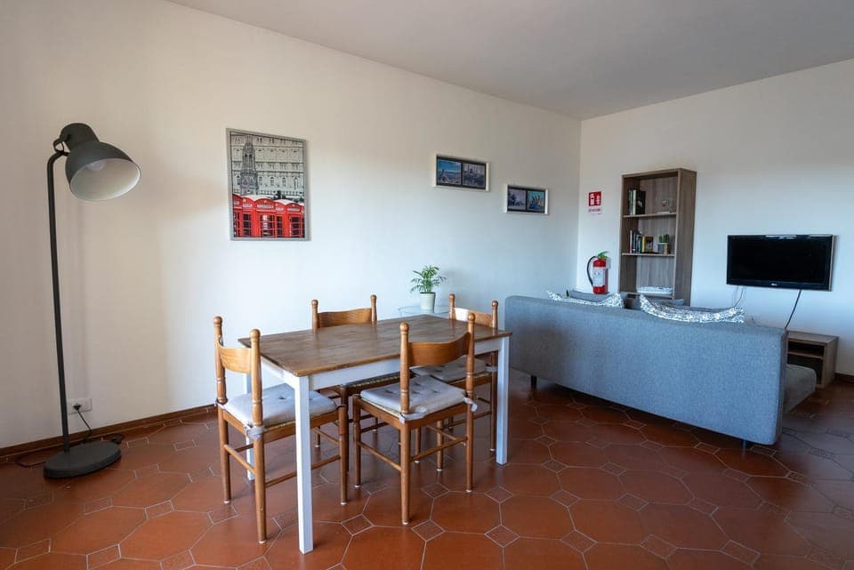 Living room, Seating area, Dining area, Lunch