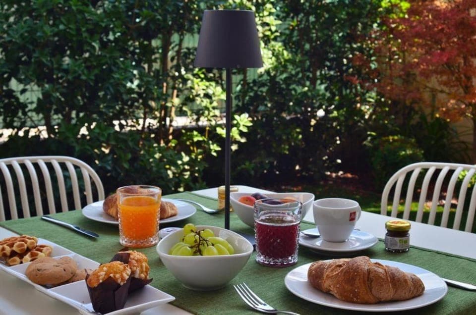 Garden, Breakfast