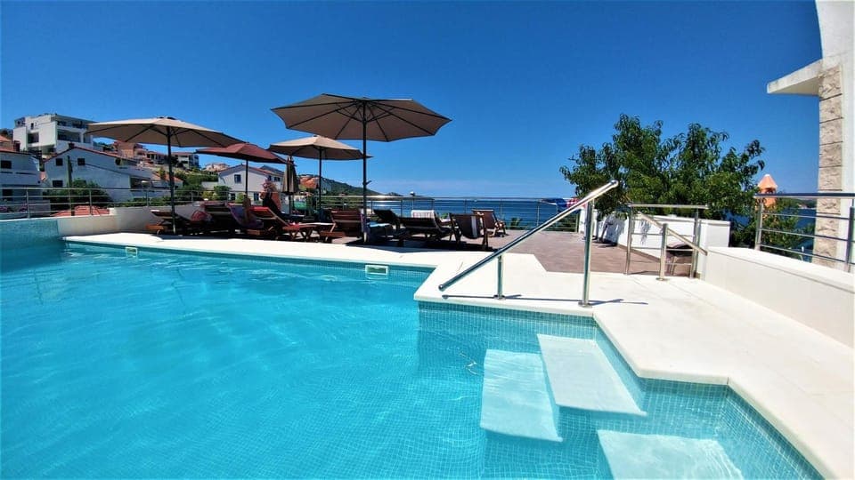 Property building, Swimming pool