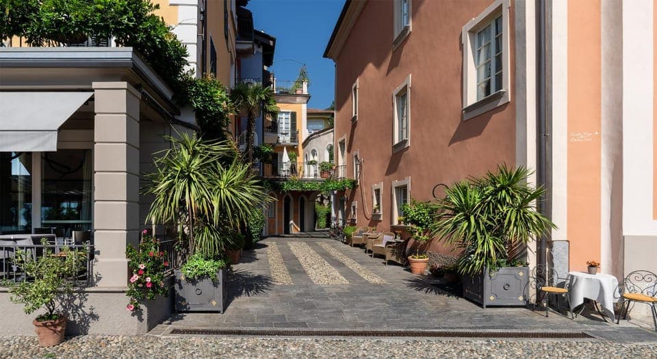 Property building, Day, Street view