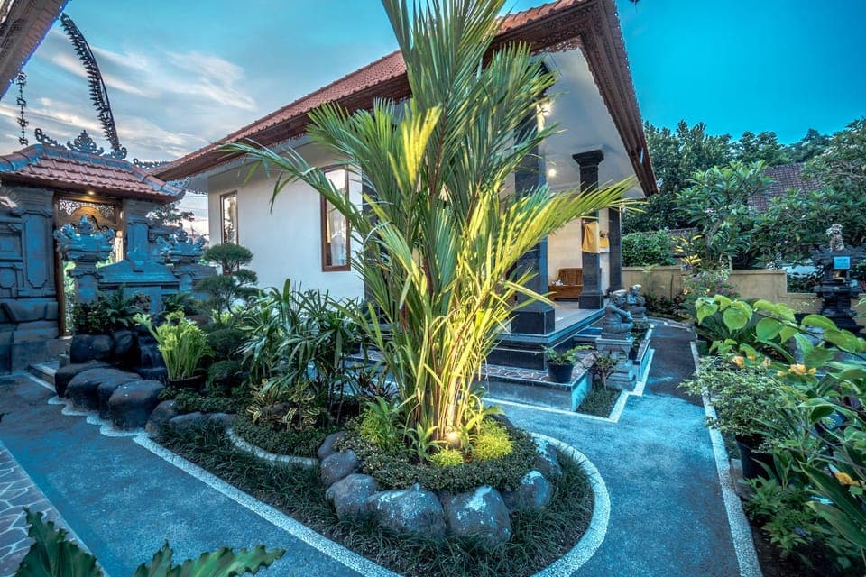 Property building, Patio, Garden