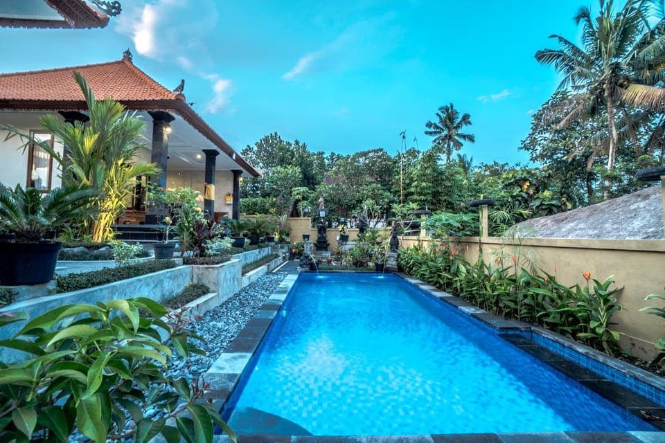 Property building, Garden, Pool view, Swimming pool
