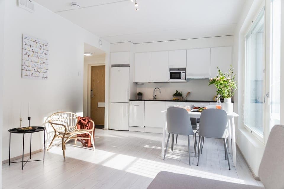Kitchen or kitchenette, Dining area, stove