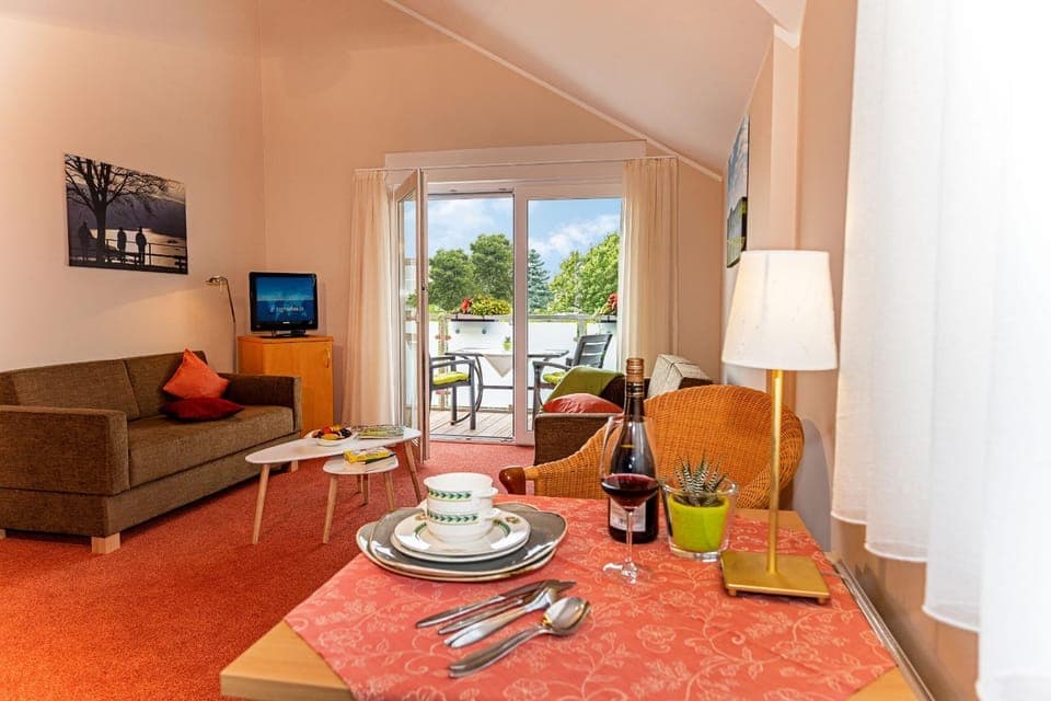 Balcony/Terrace, Living room, Photo of the whole room, Decorative detail, Seating area