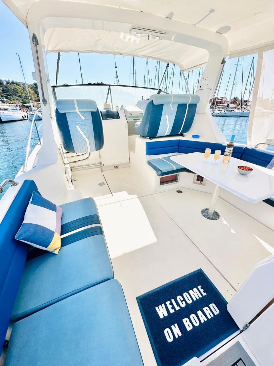 Living room, Dining area, Sea view