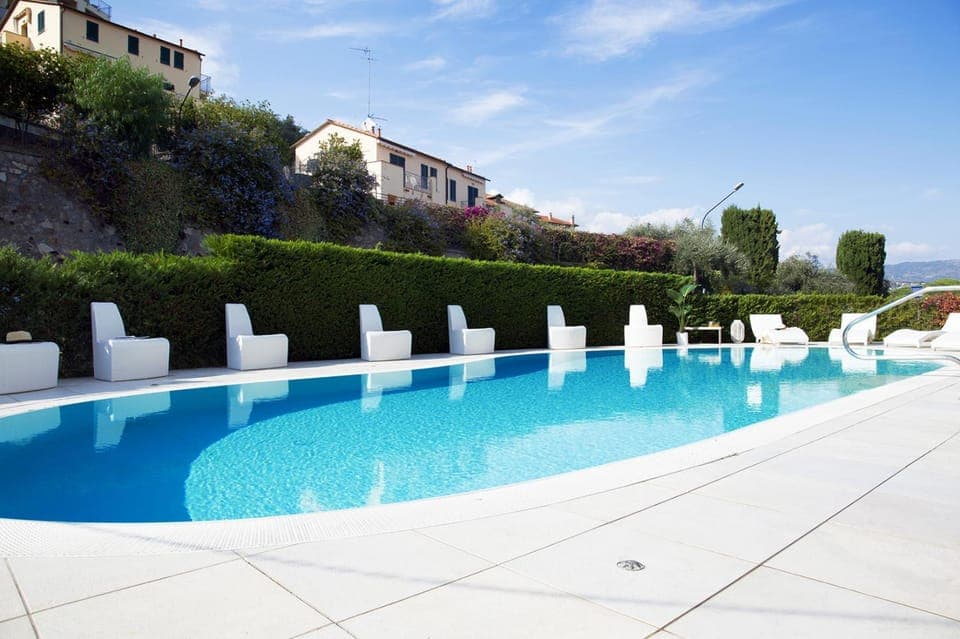 Swimming pool, Swimming pool