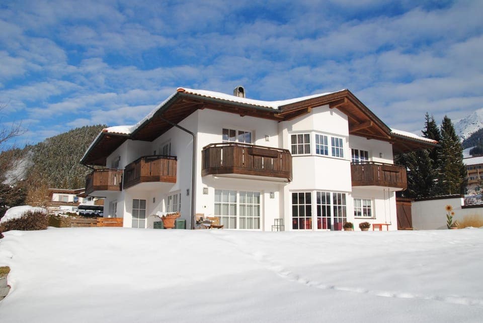 Facade/entrance, Winter