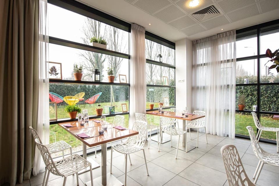 Restaurant/places to eat, Food and drinks, Garden view