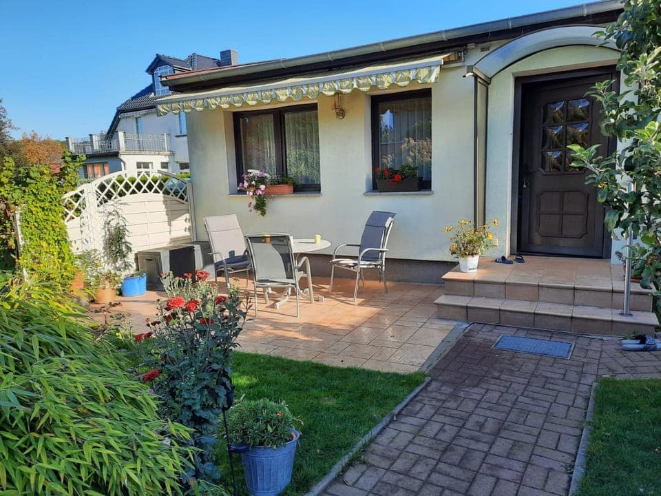 Facade/entrance, Balcony/Terrace