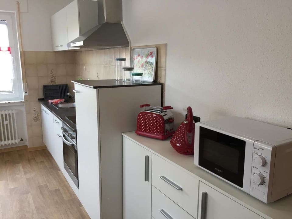 Coffee/tea facilities, Kitchen or kitchenette, dishwasher, oven, stove, toaster