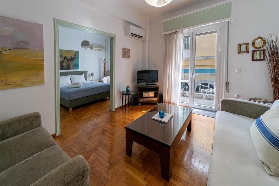Seating area, Bedroom, air conditioner