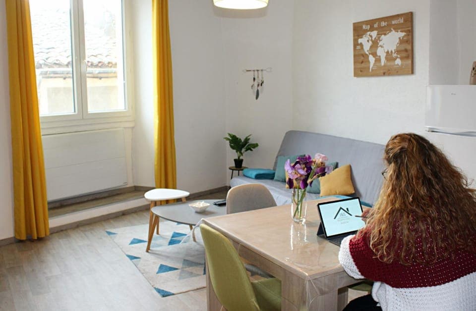 Seating area, Dining area