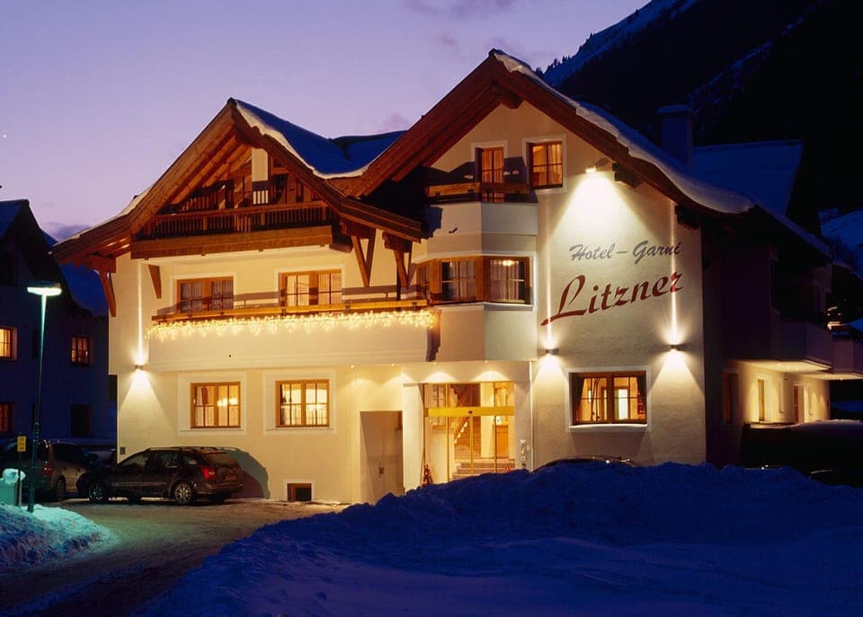 Facade/entrance, Night