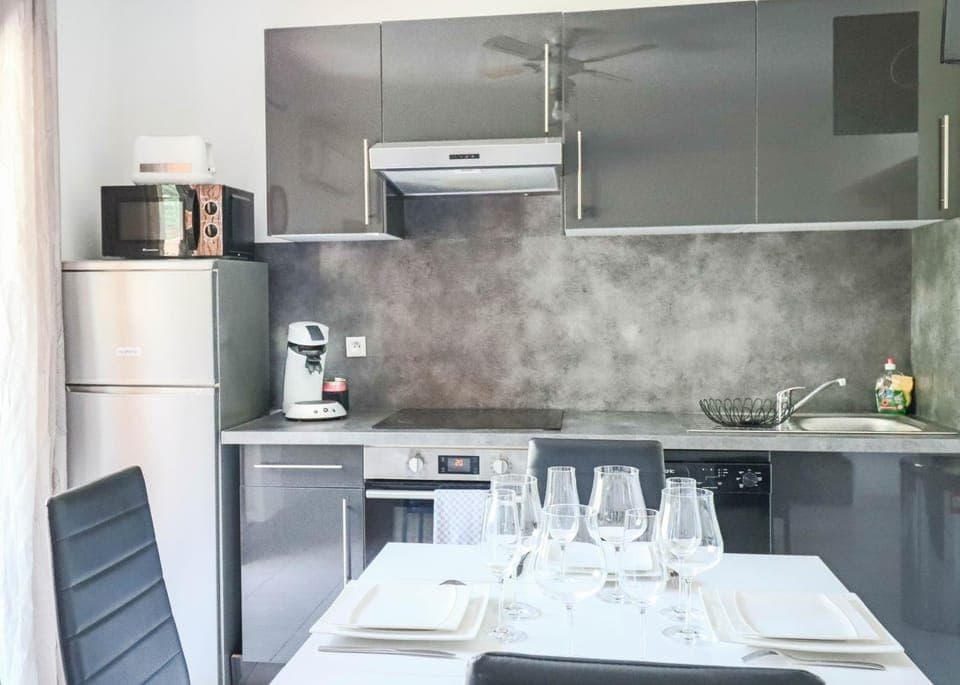 Kitchen or kitchenette