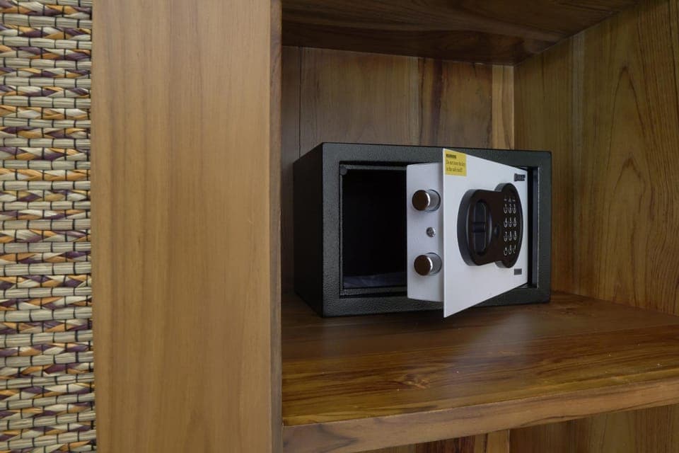 Area and facilities, safe