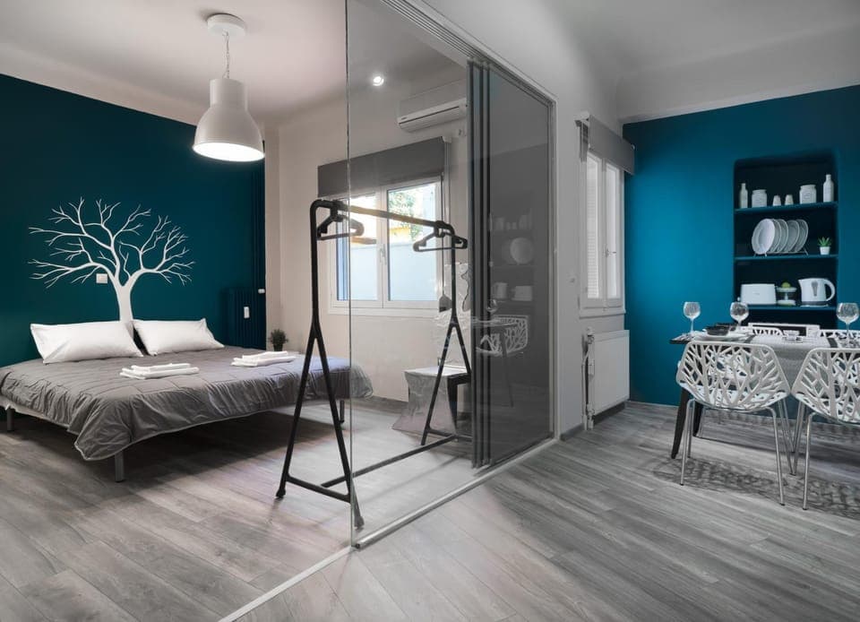 Bed, Photo of the whole room, Decorative detail, Decorative detail, Bedroom