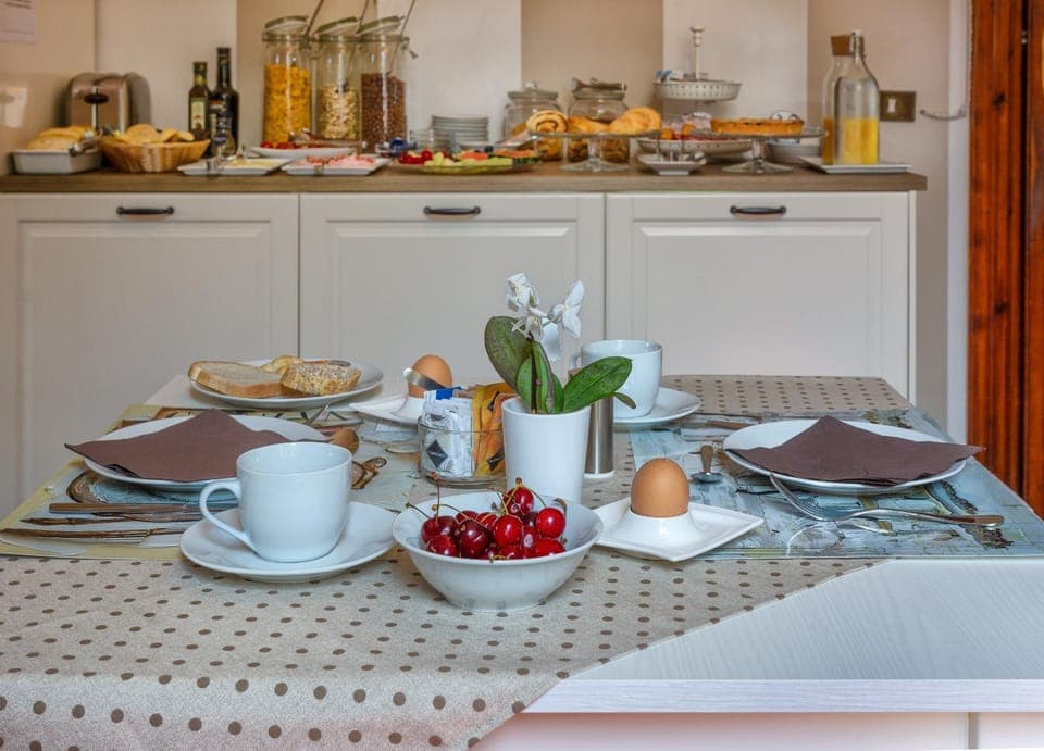 Food and drinks, Breakfast, Continental breakfast, Buffet breakfast