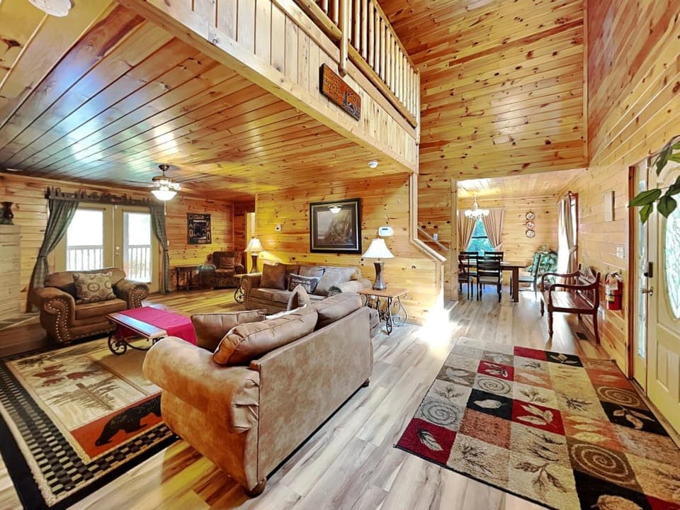Apple Bear Lodge House in Gatlinburg