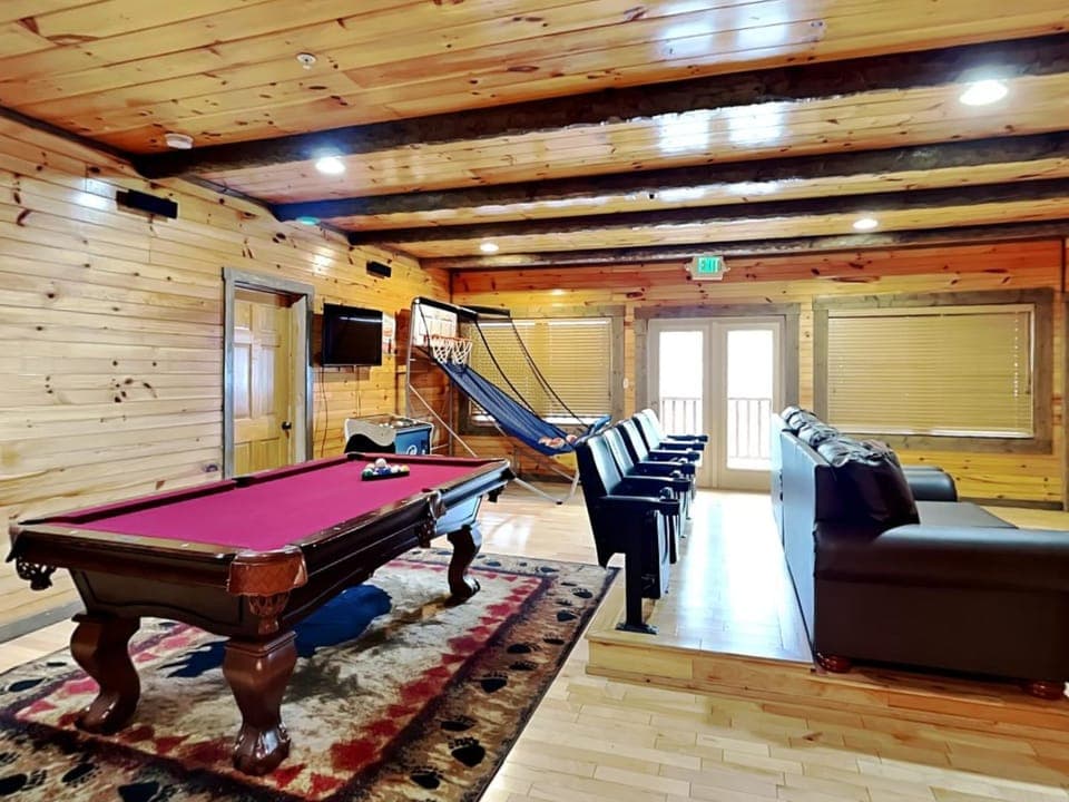 Pine Tree Lodge House in Swain County