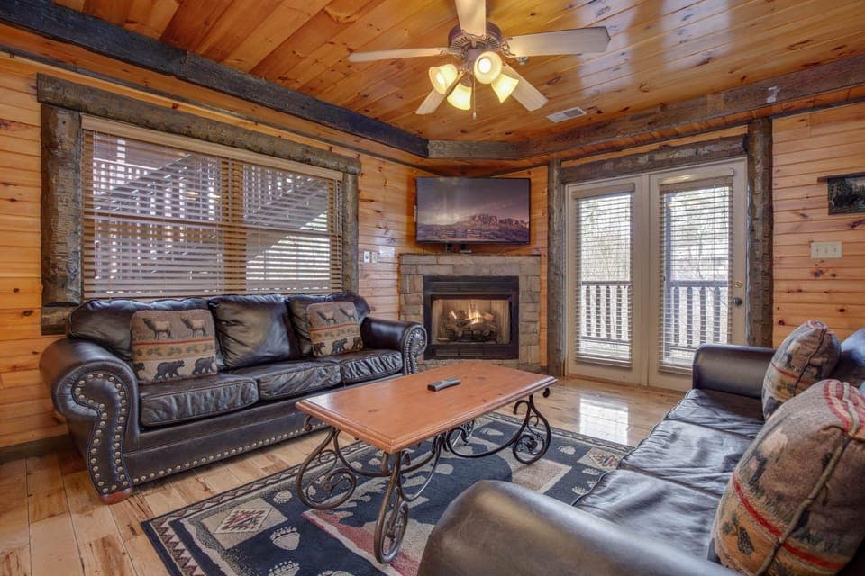 Pine Tree Lodge House in Swain County