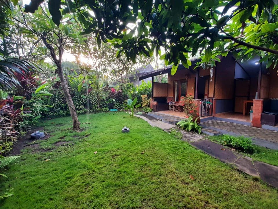 Property building, Natural landscape, Garden, Garden view