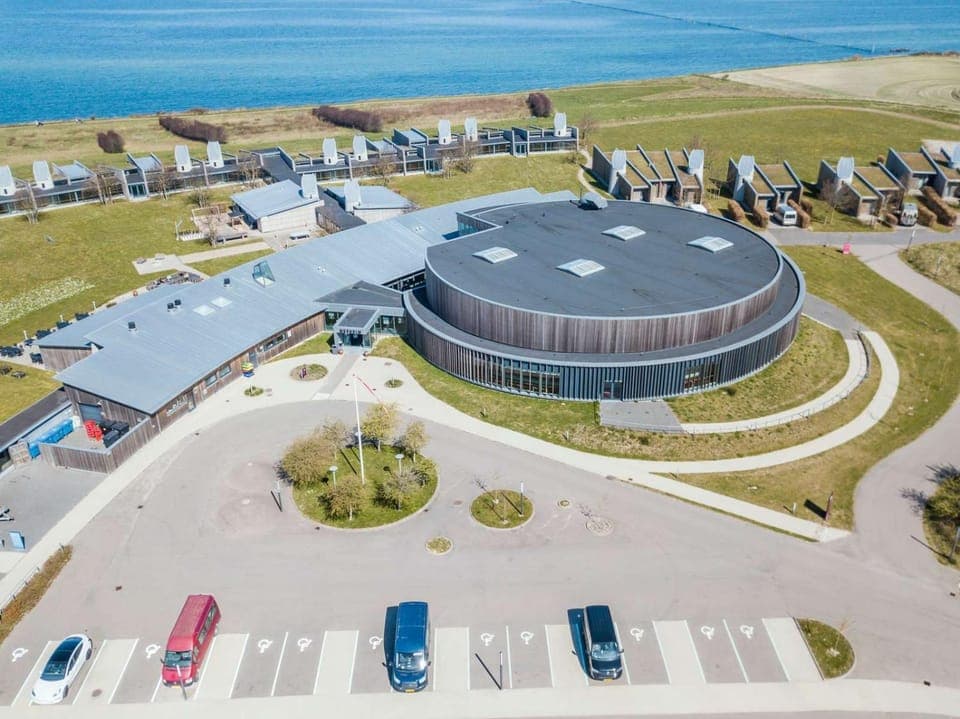 Property building, Natural landscape, Beach, Sea view, Location, Parking