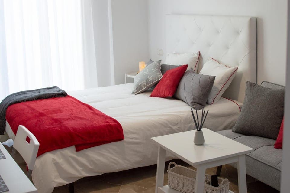 Bed, Coffee/tea facilities, Photo of the whole room, Bedroom