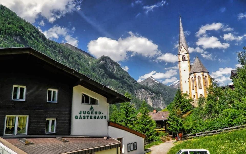 Property building, Nearby landmark, Neighbourhood