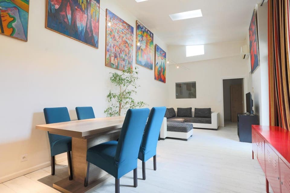 Living room, Seating area, Dining area