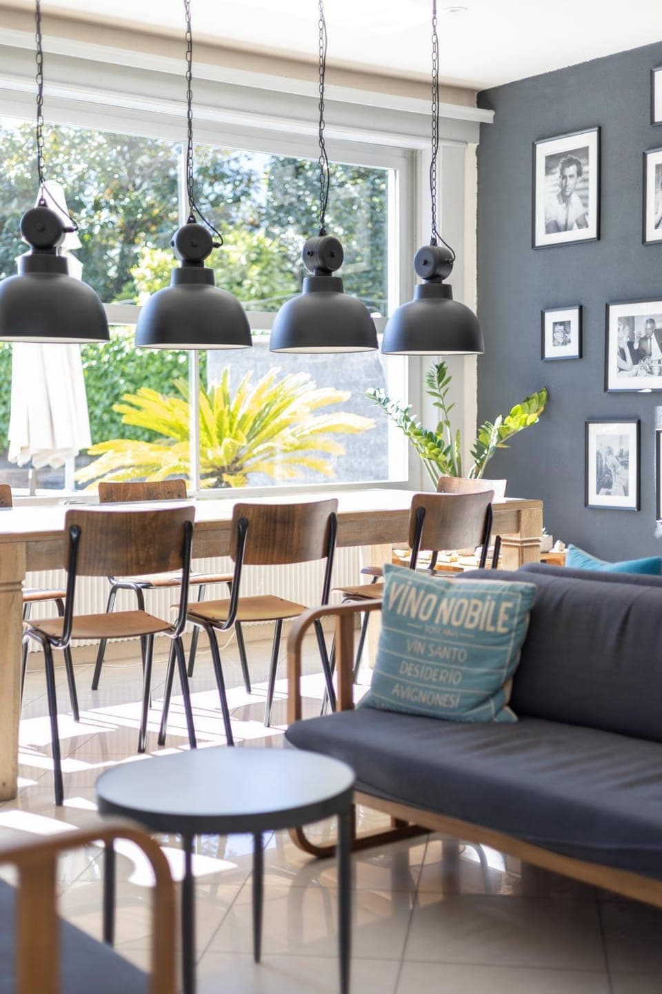 Living room, Lounge or bar, Seating area, Breakfast