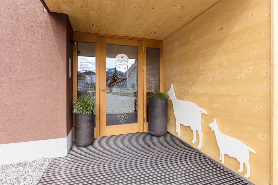 Facade/entrance