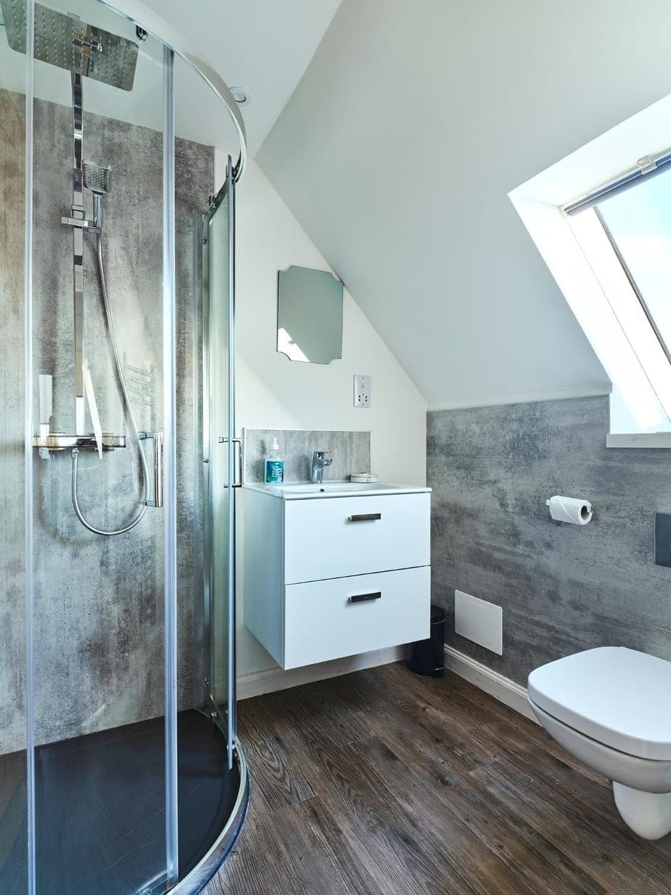 Day, Summer, Bathroom, Photo of the whole room, Decorative detail, On site