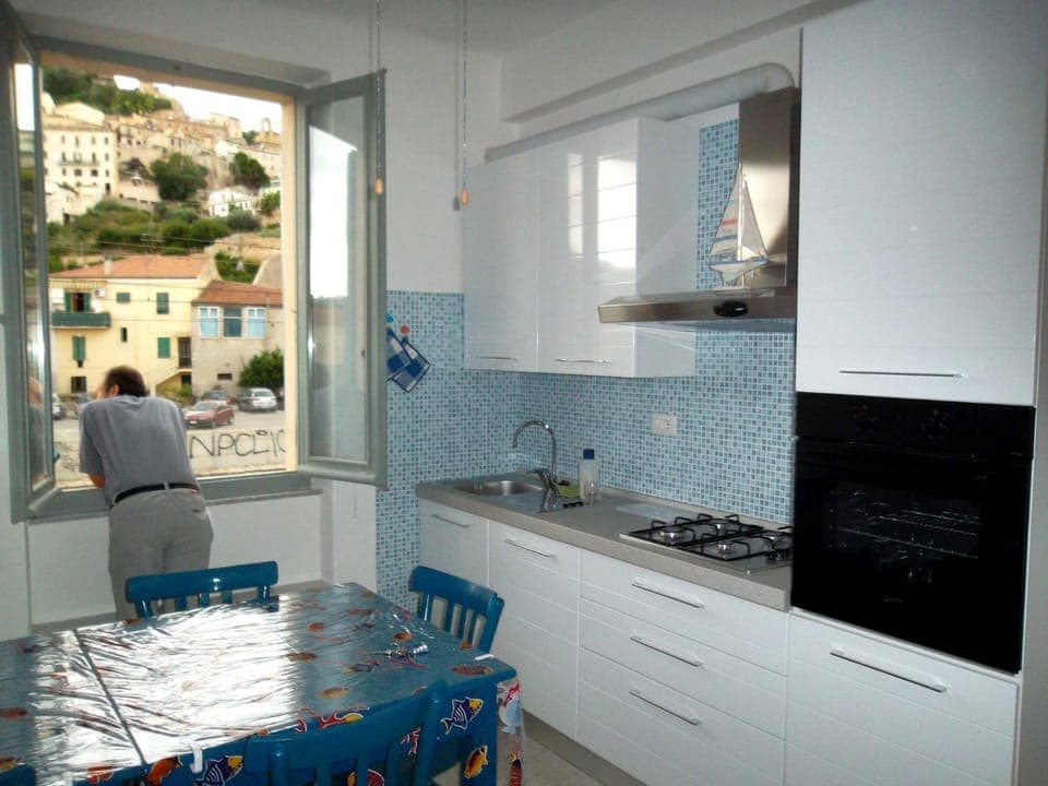 Kitchen or kitchenette, Dining area, stove