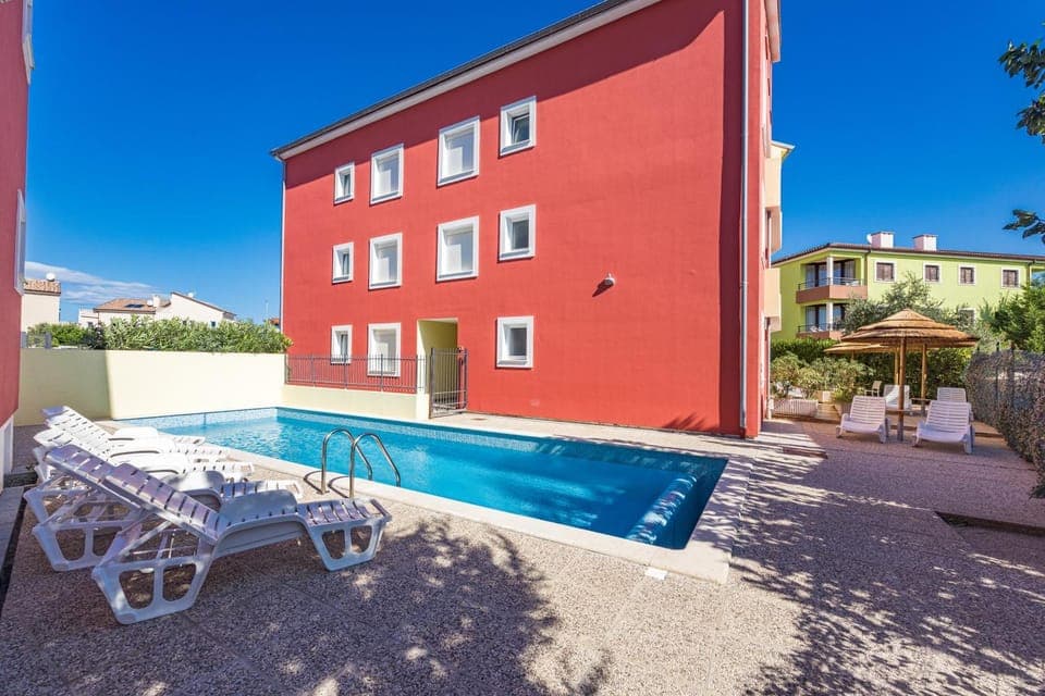 Property building, Patio, Day, Pool view, Swimming pool, sunbed