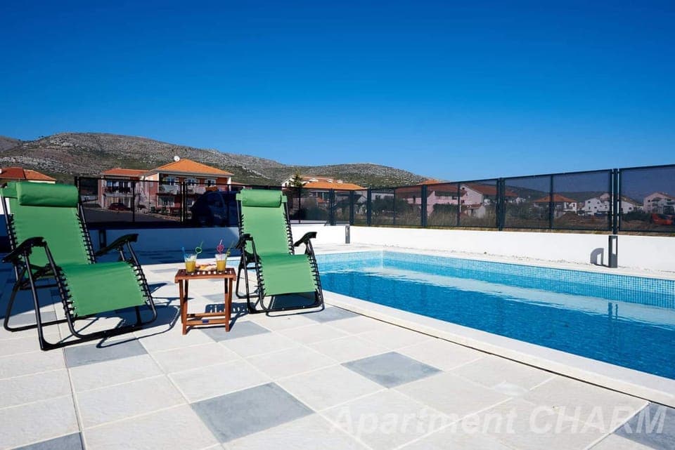 Swimming pool, Swimming pool