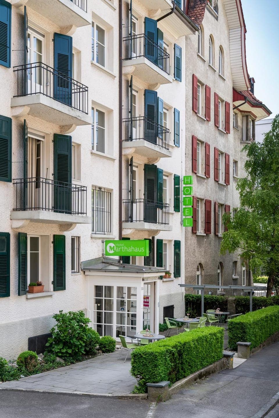 Property building, Facade/entrance, Off site, Property logo or sign