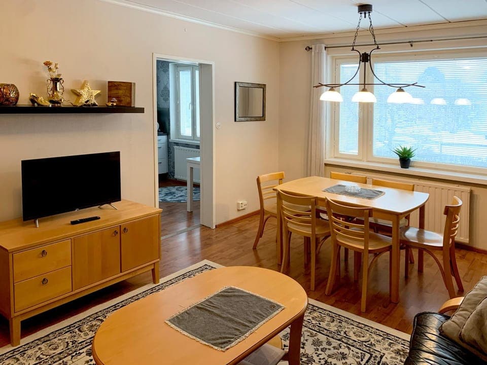 Communal lounge/ TV room, TV and multimedia, Living room, Seating area, Dining area