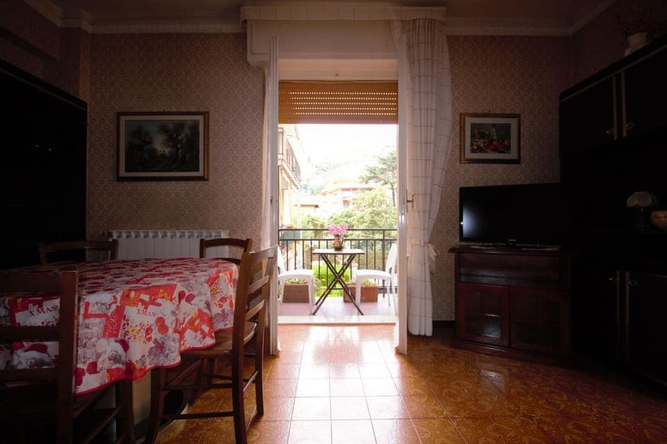 TV and multimedia, Dining area