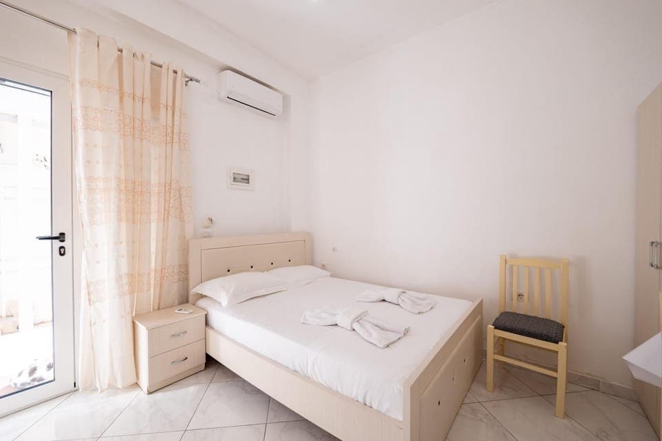 Bed, Photo of the whole room, Bedroom, internet, towels, air conditioner