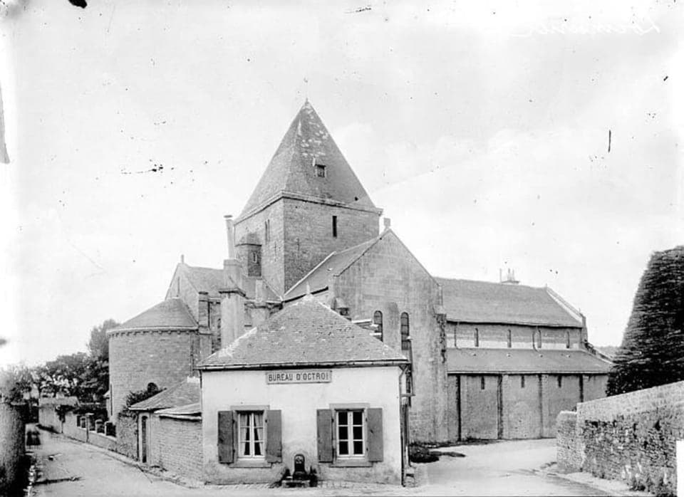 Nearby landmark, Neighbourhood