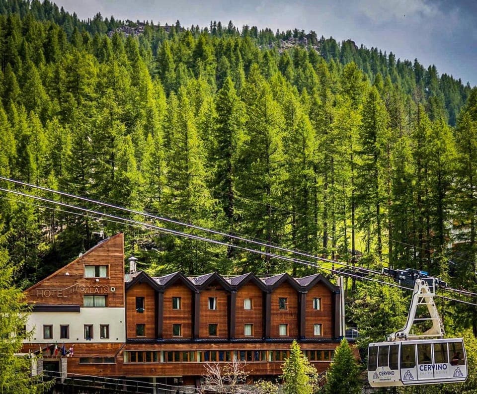 Property building, Facade/entrance, Summer