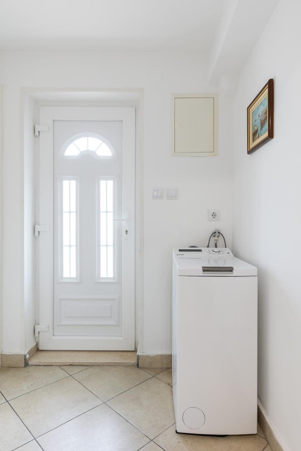 Facade/entrance, washing machine