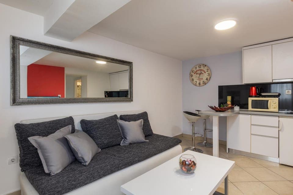 TV and multimedia, Living room, Dining area, kitchen