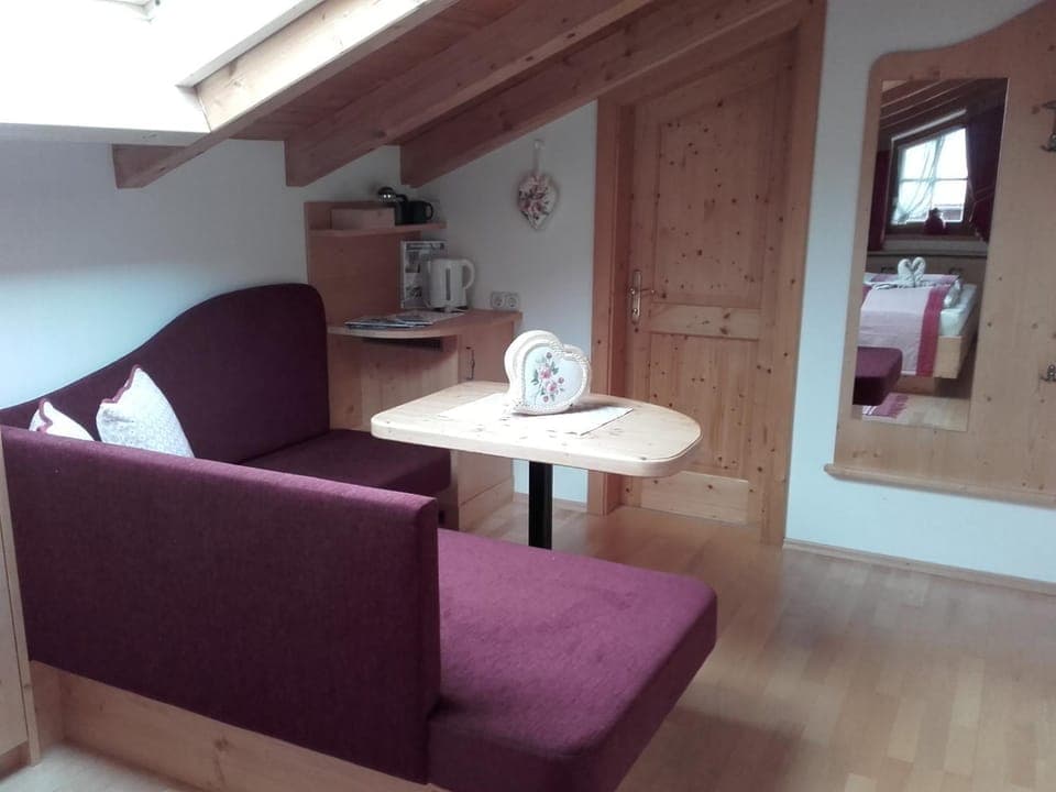 Coffee/tea facilities, Seating area