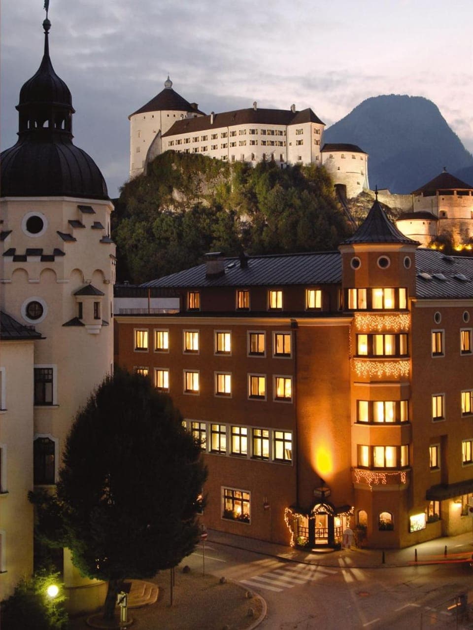 Property building, Nearby landmark, Spring, Neighbourhood, Summer, Autumn