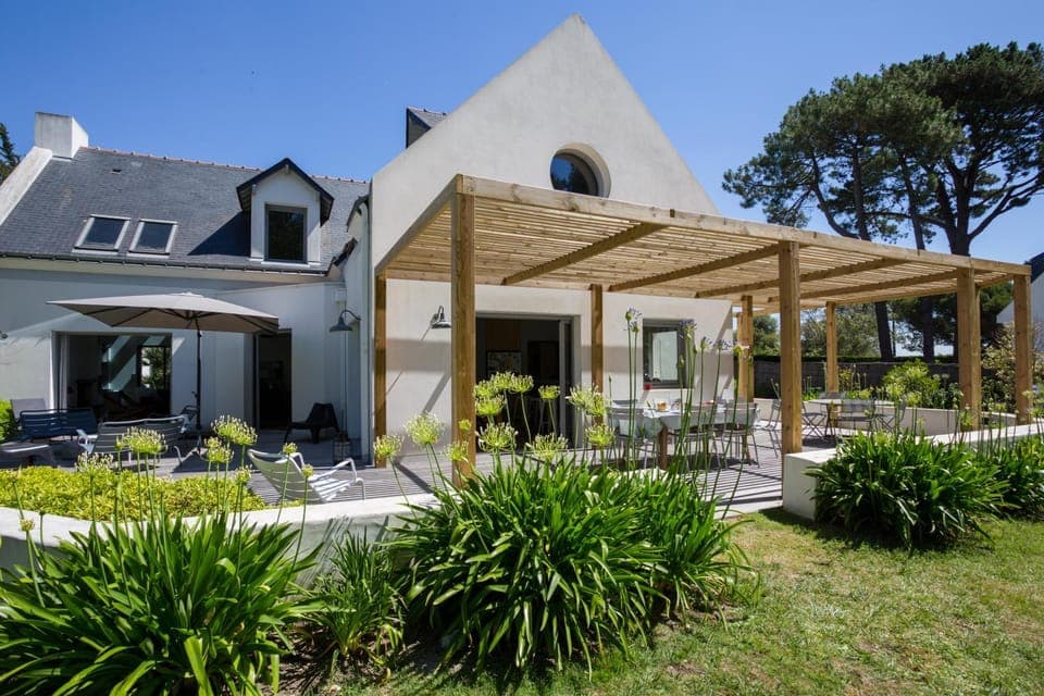 Property building, Patio, Garden